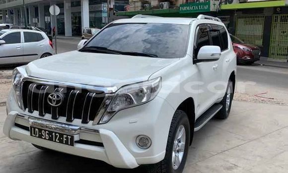 Buy Used Toyota Land Cruiser White Car in Luanda in Luanda Province