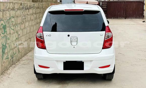 Buy Used Hyundai i10 White Car in Luanda in Luanda Province Buy Used Hyundai i10 White Car in Luanda in Luanda Province