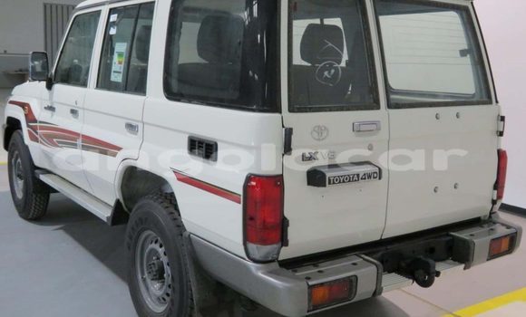 Buy Used Toyota Land Cruiser White Car in Luanda in Luanda Province Buy Used Toyota Land Cruiser White Car in Luanda in Luanda Province