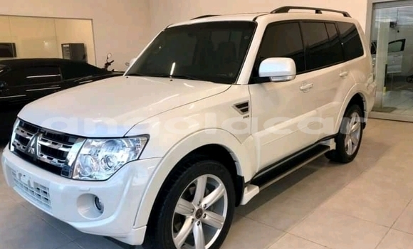 Comprar Usado Mitsubishi Pajero Branco Carro em Luena em Moxico Comprar Usado Mitsubishi Pajero Branco Carro em Luena em Moxico