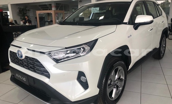 Comprar Usado Toyota RAV4 Branco Carro em Luanda em Luanda Province