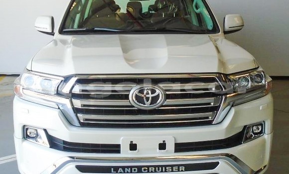 Buy Used Toyota Land Cruiser White Car in Luanda in Luanda Province Buy Used Toyota Land Cruiser White Car in Luanda in Luanda Province