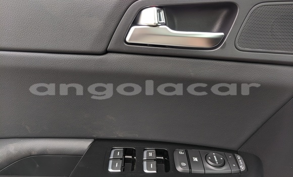 Buy Used Kia Sportage White Car in Luanda in Luanda Province Buy Used Kia Sportage White Car in Luanda in Luanda Province