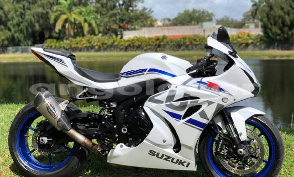 Comprar Usado Suzuki GSX–R Branco Moto em Catabola em Bie Comprar Usado Suzuki GSX–R Branco Moto em Catabola em Bie