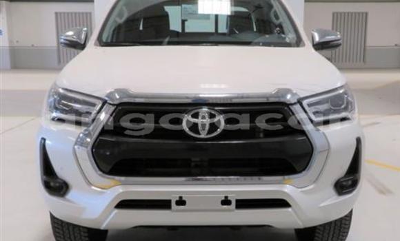 Comprar Usado Toyota Hilux Branco Carro em Luena em Moxico Comprar Usado Toyota Hilux Branco Carro em Luena em Moxico