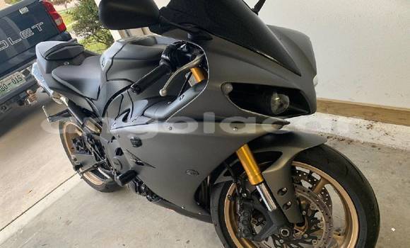 Comprar Usado Yamaha R1 Bege Moto em Luanda em Luanda Province Comprar Usado Yamaha R1 Bege Moto em Luanda em Luanda Province