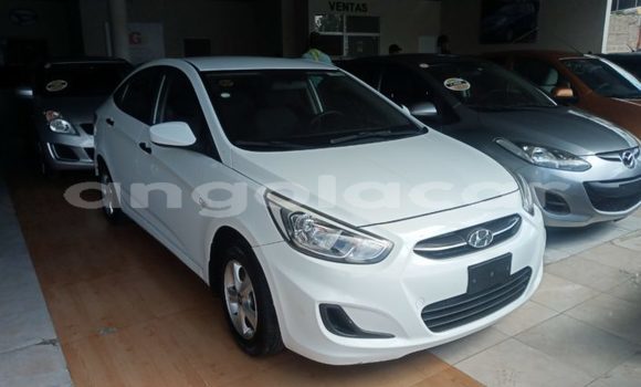 Acheter Occasion Voiture Hyundai Accent Blanc à Luanda, Province de Luanda Acheter Occasion Voiture Hyundai Accent Blanc à Luanda, Province de Luanda