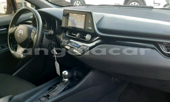 Comprar Usado Toyota C-HR Vermelho Carro em Luanda em Luanda Province Comprar Usado Toyota C-HR Vermelho Carro em Luanda em Luanda Province