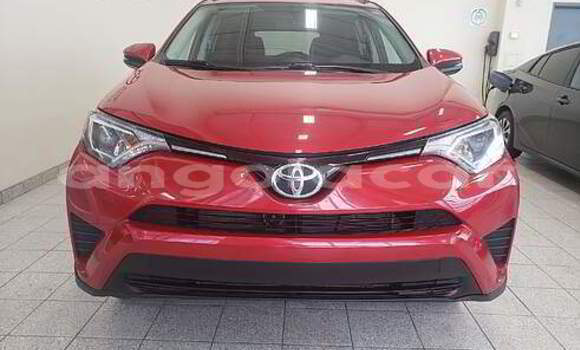 Comprar Usado Toyota RAV4 Vermelho Carro em Luena em Moxico Comprar Usado Toyota RAV4 Vermelho Carro em Luena em Moxico