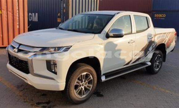 Buy Used Mitsubishi L200 White Car in Luena in Moxico Buy Used Mitsubishi L200 White Car in Luena in Moxico
