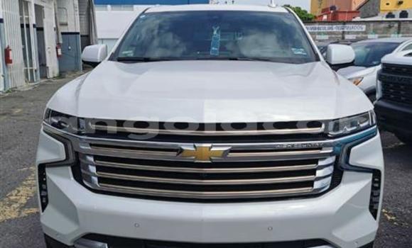 Comprar Usado Chevrolet Suburban Branco Carro em Luena em Moxico