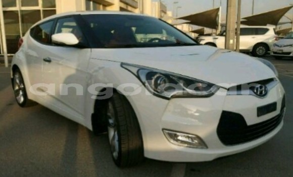Buy Used Hyundai Veloster White Car in Luanda in Luanda Province Buy Used Hyundai Veloster White Car in Luanda in Luanda Province