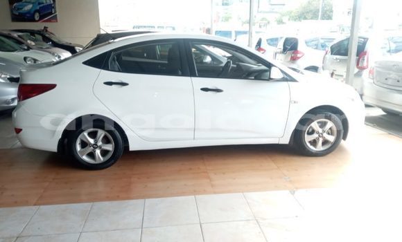 Comprar Usado Hyundai Accent Branco Carro em Luanda em Luanda Province