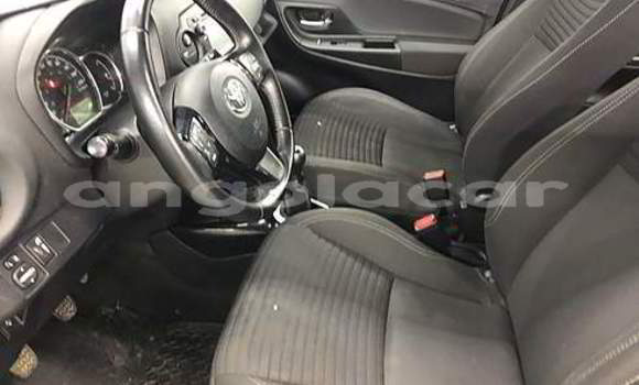 Comprar Usado Toyota Yaris Branco Carro em Luena em Moxico Comprar Usado Toyota Yaris Branco Carro em Luena em Moxico