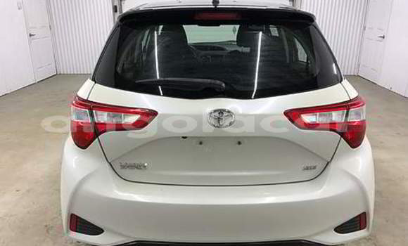 Comprar Usado Toyota Yaris Branco Carro em Luena em Moxico Comprar Usado Toyota Yaris Branco Carro em Luena em Moxico