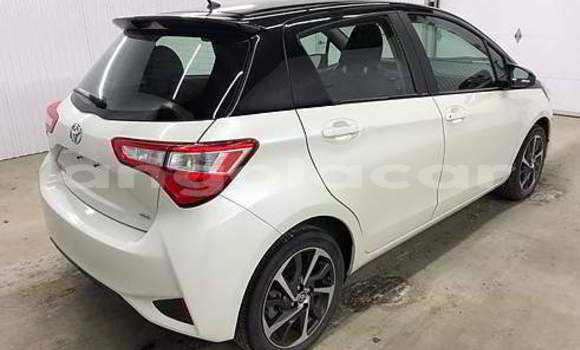 Comprar Usado Toyota Yaris Branco Carro em Luena em Moxico Comprar Usado Toyota Yaris Branco Carro em Luena em Moxico