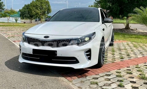 Buy Used Kia K5 White Car in N'zeto in Zaire Buy Used Kia K5 White Car in N'zeto in Zaire