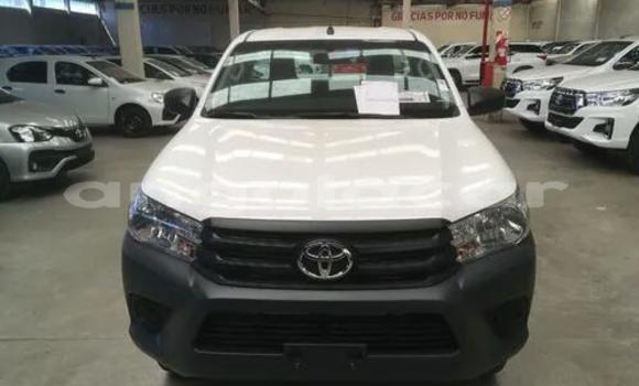 Buy Used Toyota Hilux White Car in Luanda in Luanda Province