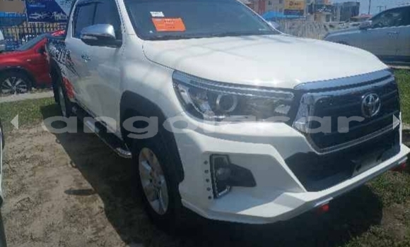 Comprar Usado Toyota Hilux Branco Carro em Luena em Moxico