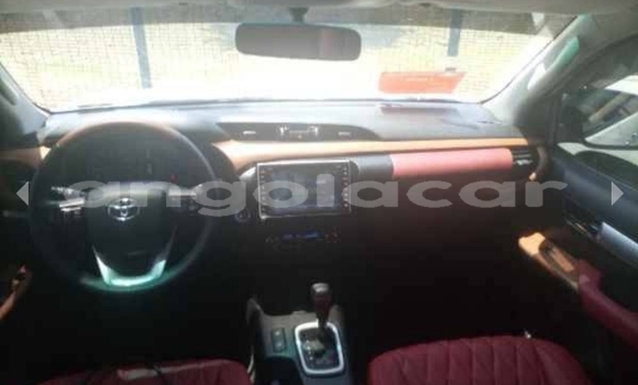 Comprar Usado Toyota Hilux Branco Carro em Luena em Moxico Comprar Usado Toyota Hilux Branco Carro em Luena em Moxico