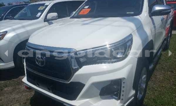 Comprar Usado Toyota Hilux Branco Carro em Luena em Moxico Comprar Usado Toyota Hilux Branco Carro em Luena em Moxico