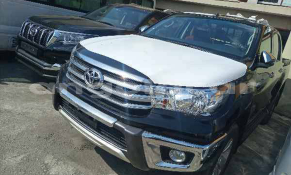 Comprar Usado Toyota Hilux Preto Carro em Luanda em Luanda Province
