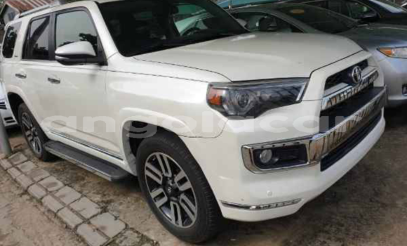 Comprar Usado Toyota 4Runner Branco Carro em Luanda em Luanda Province