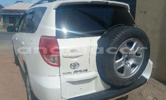 Buy Used Toyota RAV4 White Car in Luena in Moxico Buy Used Toyota RAV4 White Car in Luena in Moxico
