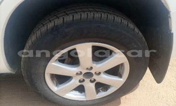 Buy Used Toyota RAV4 White Car in Luena in Moxico Buy Used Toyota RAV4 White Car in Luena in Moxico