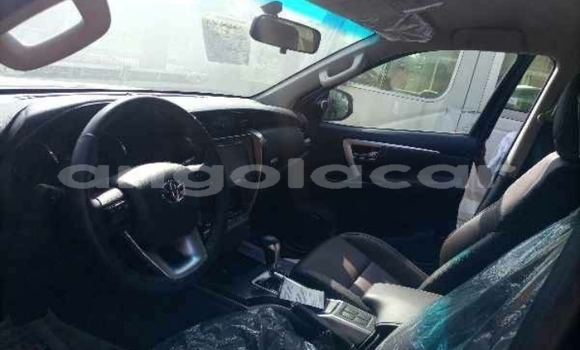 Comprar Usado Toyota Fortuner Preto Carro em Luena em Moxico Comprar Usado Toyota Fortuner Preto Carro em Luena em Moxico