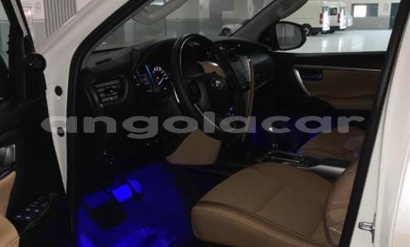 Buy Used Toyota Fortuner White Car in Luena in Moxico Buy Used Toyota Fortuner White Car in Luena in Moxico