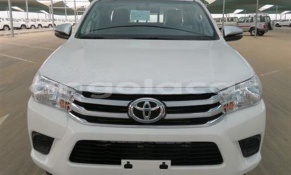 Buy Used Toyota Hiluxe Revo White Car in Luena in Moxico Buy Used Toyota Hiluxe Revo White Car in Luena in Moxico