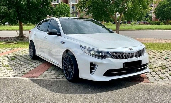 Buy Used Kia K5 White Car in Luanda in Luanda Province Buy Used Kia K5 White Car in Luanda in Luanda Province