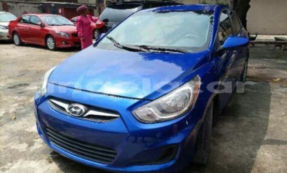 Comprar Usado Hyundai Accent Azul Carro em Luena em Moxico