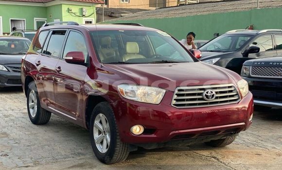 Buy Used Toyota Highlander Red Car in Moçâmedes in Namibe Province