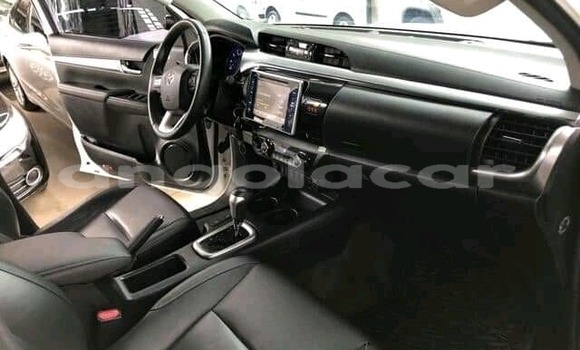 Comprar Usado Toyota Hilux Branco Carro em Luena em Moxico Comprar Usado Toyota Hilux Branco Carro em Luena em Moxico