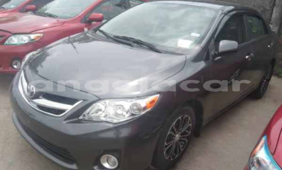 Comprar Usado Toyota Corolla Outro Carro em Huambo em Huambo