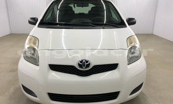 Buy Used Toyota Yaris White Car in Luanda in Luanda Province