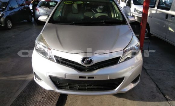 Comprar Usado Toyota Vitz Outro Carro em N'zeto em Zaire
