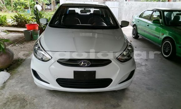 Comprar Usado Hyundai Accent Branco Carro em Luanda em Luanda Province