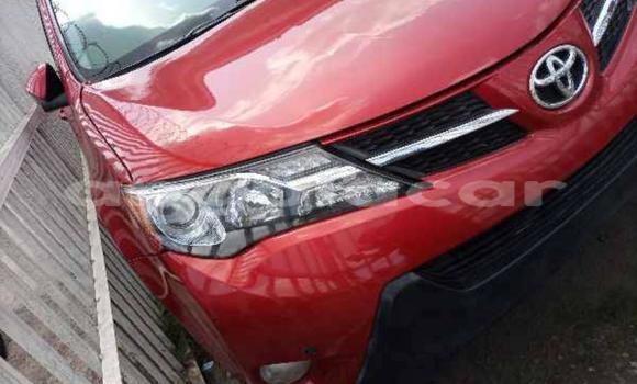 Comprar Usado Toyota RAV4 Vermelho Carro em Luena em Moxico Comprar Usado Toyota RAV4 Vermelho Carro em Luena em Moxico