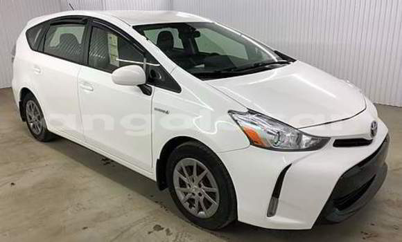 Acheter Occasion Voiture Toyota Prius v (+) Blanc à Luena, Moxico