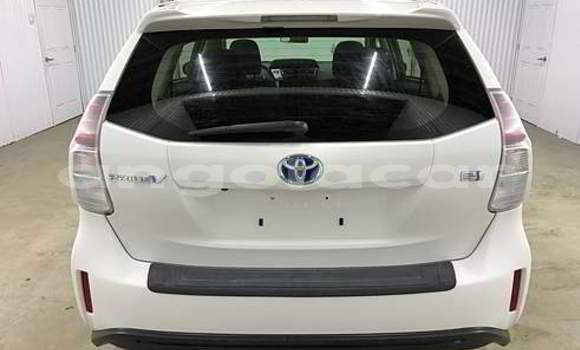 Acheter Occasion Voiture Toyota Prius v (+) Blanc à Luena, Moxico Acheter Occasion Voiture Toyota Prius v (+) Blanc à Luena, Moxico