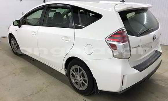 Acheter Occasion Voiture Toyota Prius v (+) Blanc à Luena, Moxico Acheter Occasion Voiture Toyota Prius v (+) Blanc à Luena, Moxico
