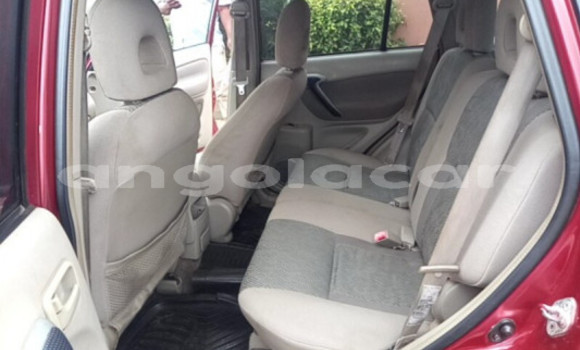 Comprar Usado Toyota RAV4 Vermelho Carro em Luena em Moxico Comprar Usado Toyota RAV4 Vermelho Carro em Luena em Moxico