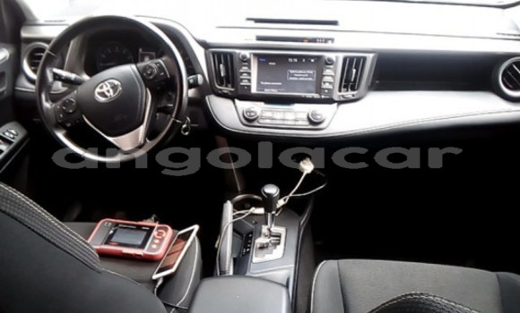 Comprar Usado Toyota RAV4 Vermelho Carro em Luena em Moxico Comprar Usado Toyota RAV4 Vermelho Carro em Luena em Moxico