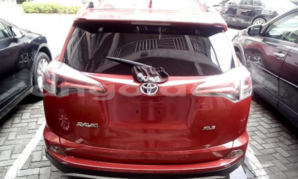 Comprar Usado Toyota RAV4 Vermelho Carro em Luena em Moxico Comprar Usado Toyota RAV4 Vermelho Carro em Luena em Moxico
