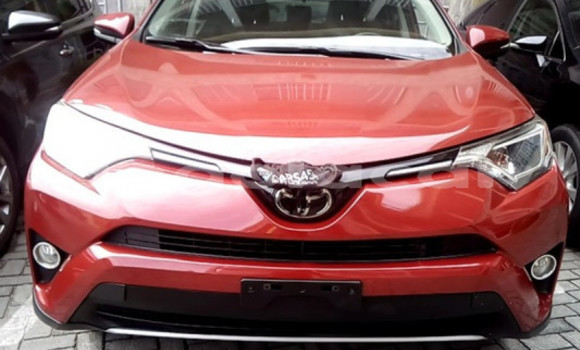 Comprar Usado Toyota RAV4 Vermelho Carro em Luena em Moxico Comprar Usado Toyota RAV4 Vermelho Carro em Luena em Moxico