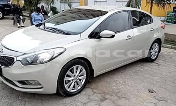 Comprar Usado Kia Cerato Branco Carro em Luena em Moxico Comprar Usado Kia Cerato Branco Carro em Luena em Moxico