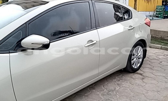 Comprar Usado Kia Cerato Branco Carro em Luena em Moxico Comprar Usado Kia Cerato Branco Carro em Luena em Moxico